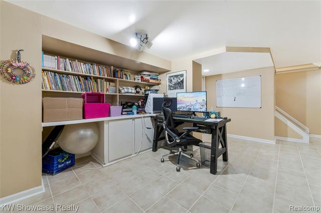 5409 S Piccadilly, West Bloomfield, MI 48322