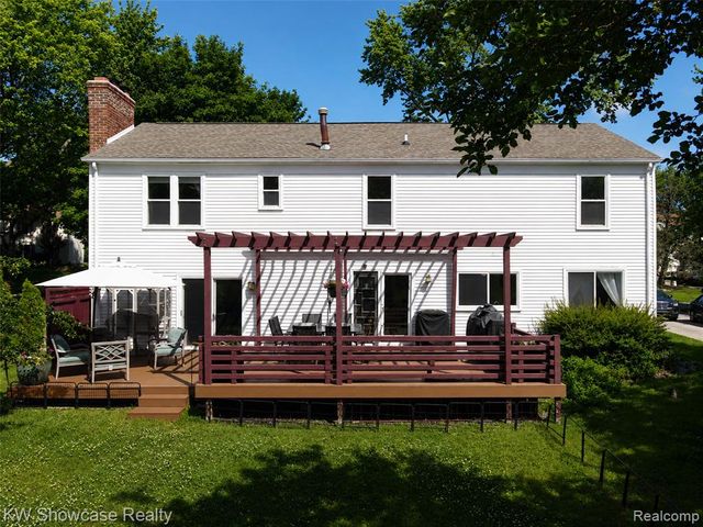 5409 S Piccadilly, West Bloomfield, MI 48322