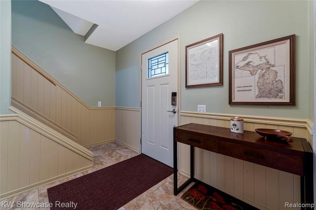 5409 S Piccadilly, West Bloomfield, MI 48322