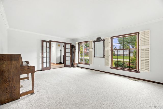 1615 N Evangeline Street, Dearborn Heights, MI 48127