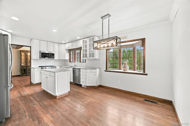 1615 N Evangeline Street, Dearborn Heights, MI 48127