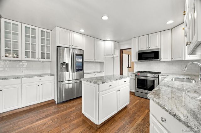 1615 N Evangeline Street, Dearborn Heights, MI 48127