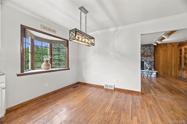 1615 N Evangeline Street, Dearborn Heights, MI 48127