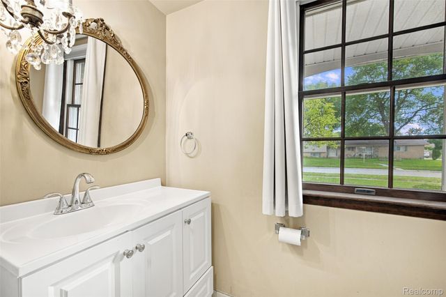 1615 N Evangeline Street, Dearborn Heights, MI 48127