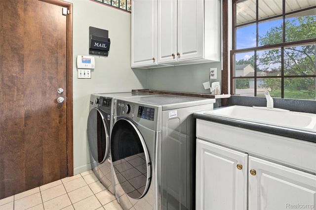 1615 N Evangeline Street, Dearborn Heights, MI 48127