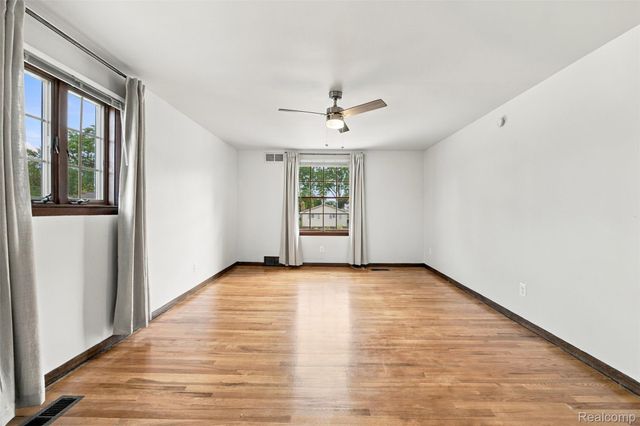 1615 N Evangeline Street, Dearborn Heights, MI 48127