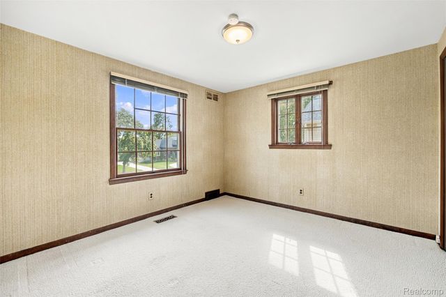 1615 N Evangeline Street, Dearborn Heights, MI 48127