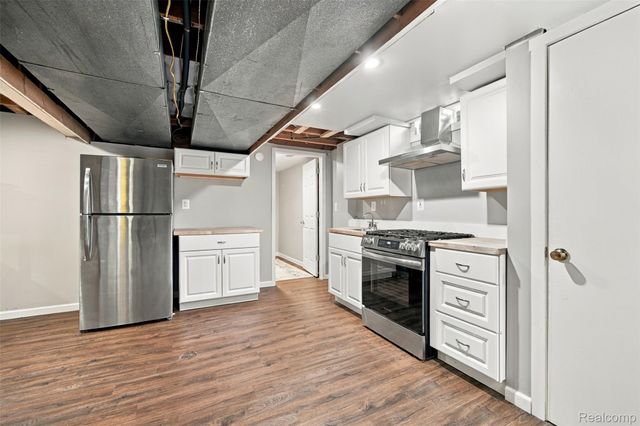 1615 N Evangeline Street, Dearborn Heights, MI 48127