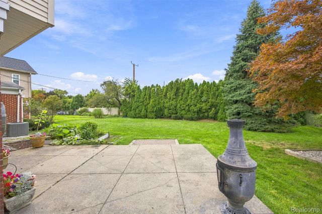 1615 N Evangeline Street, Dearborn Heights, MI 48127