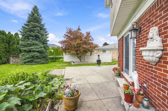 1615 N Evangeline Street, Dearborn Heights, MI 48127