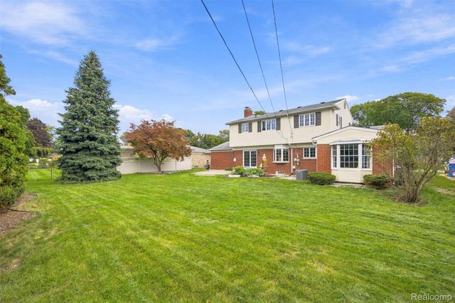 1615 N Evangeline Street, Dearborn Heights, MI 48127
