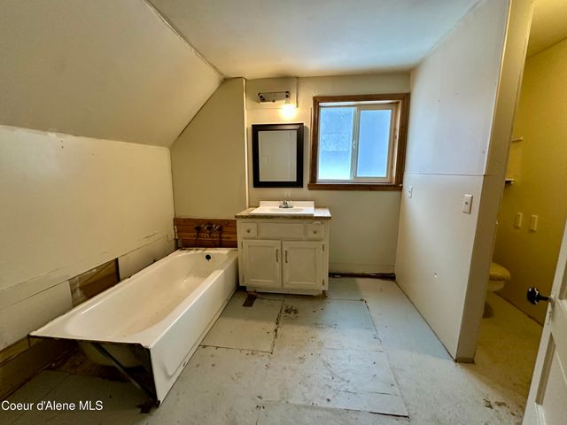 615 Earle St, Mullan, ID 83846