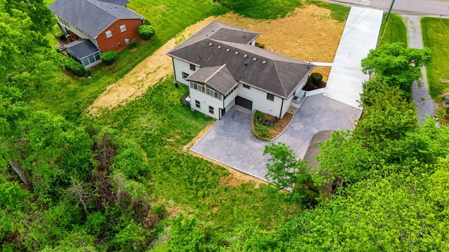 930 Havenhill Dr, Nashville, TN 37217