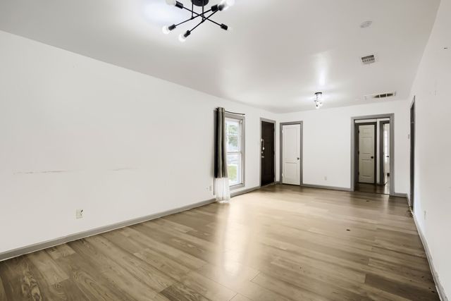 326 E Holley Street, Mesquite, TX 75149