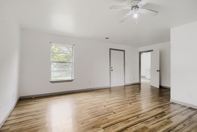 326 E Holley Street, Mesquite, TX 75149