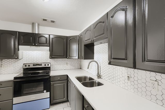 326 E Holley Street, Mesquite, TX 75149