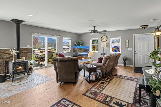 3138 Laurelwood Lane, Sevierville, TN 37862