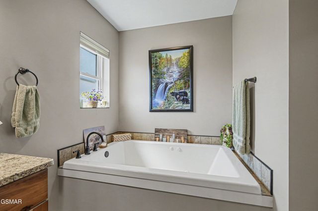 3138 Laurelwood Lane, Sevierville, TN 37862