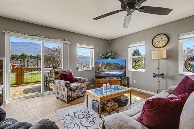 3138 Laurelwood Lane, Sevierville, TN 37862