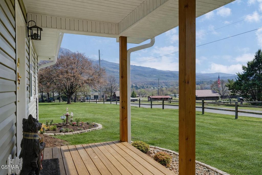 3138 Laurelwood Lane, Sevierville, TN 37862