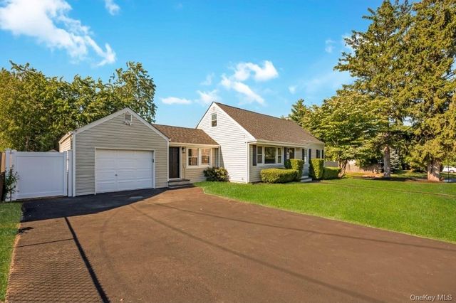 200 4th Avenue, East Northport, NY 11731