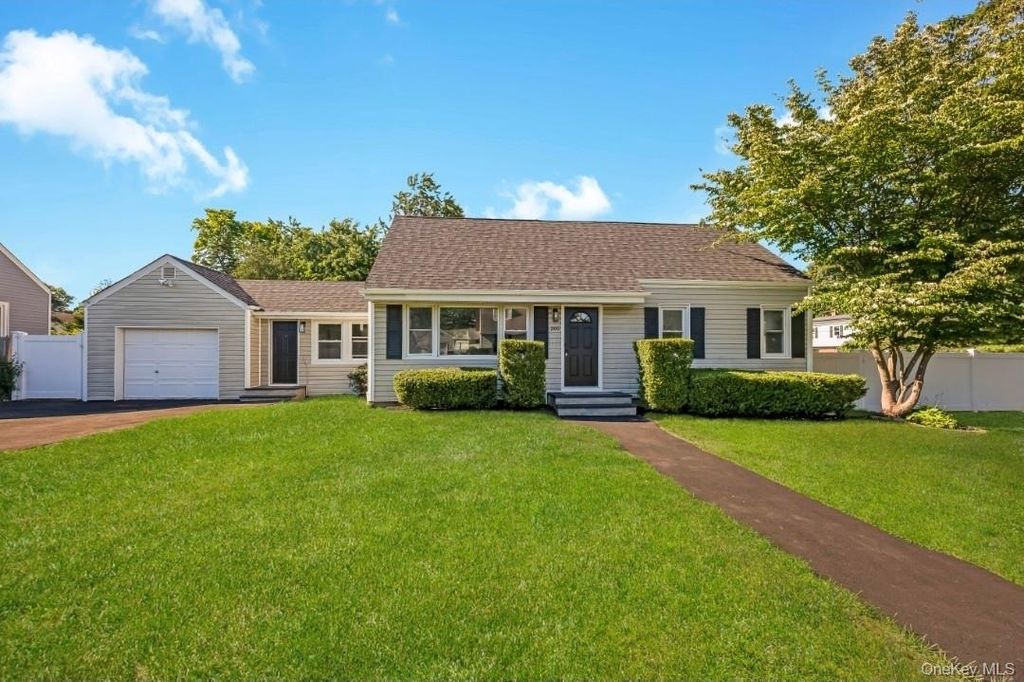 200 4th Avenue, East Northport, NY 11731
