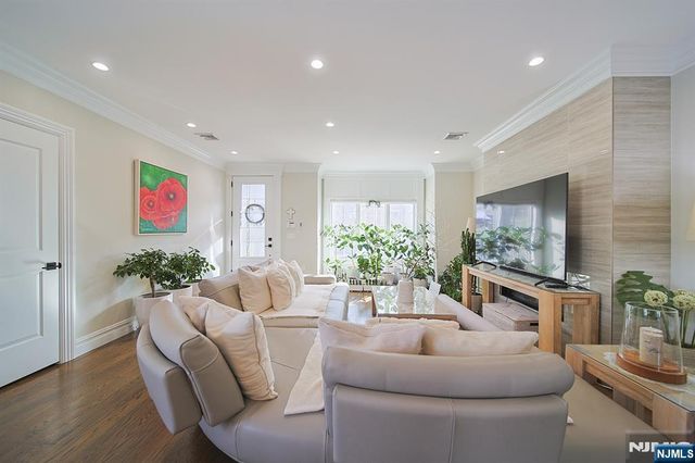 269 9th Street C, Palisades Park, NJ 07650