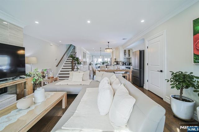 269 9th Street C, Palisades Park, NJ 07650