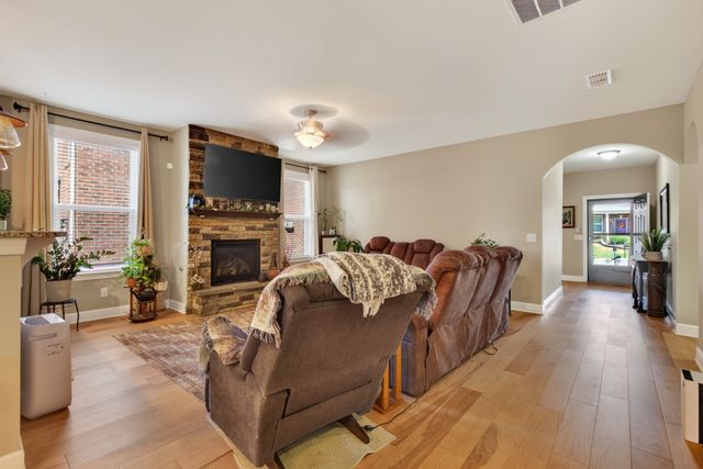4802 Genoa Dr, Mount Juliet, TN 37122
