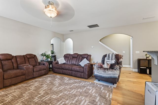 4802 Genoa Dr, Mount Juliet, TN 37122