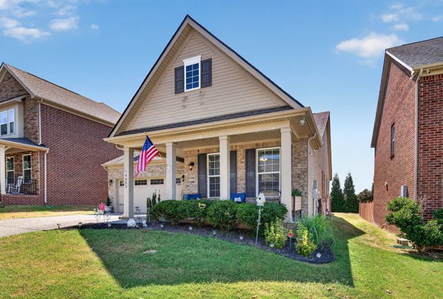 4802 Genoa Dr, Mount Juliet, TN 37122