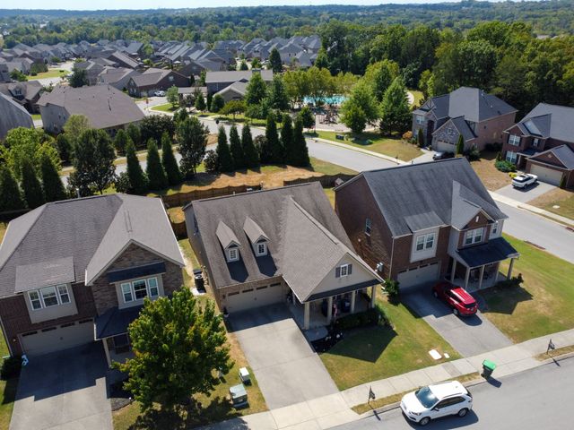 4802 Genoa Dr, Mount Juliet, TN 37122