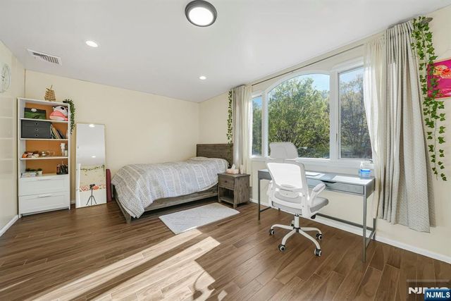 405 Burnet Place, Paramus, NJ 07652