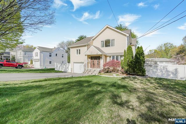 405 Burnet Place, Paramus, NJ 07652