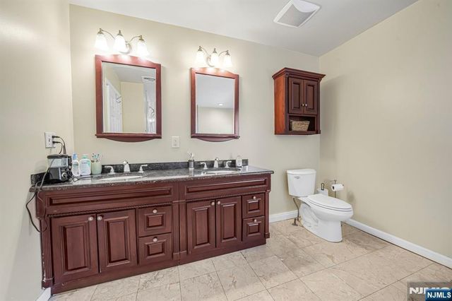 405 Burnet Place, Paramus, NJ 07652