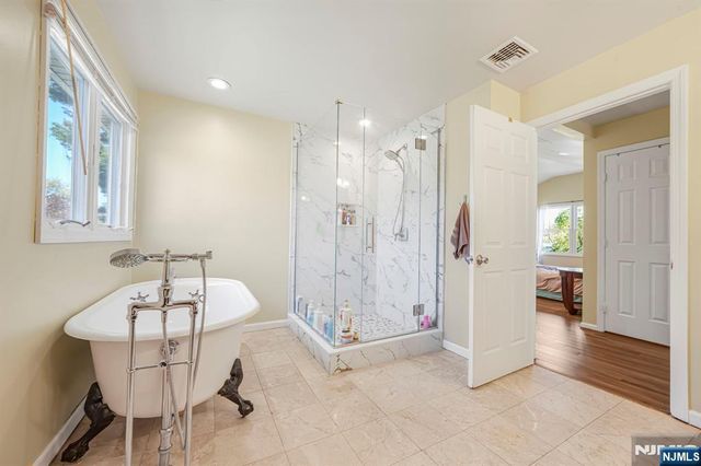 405 Burnet Place, Paramus, NJ 07652