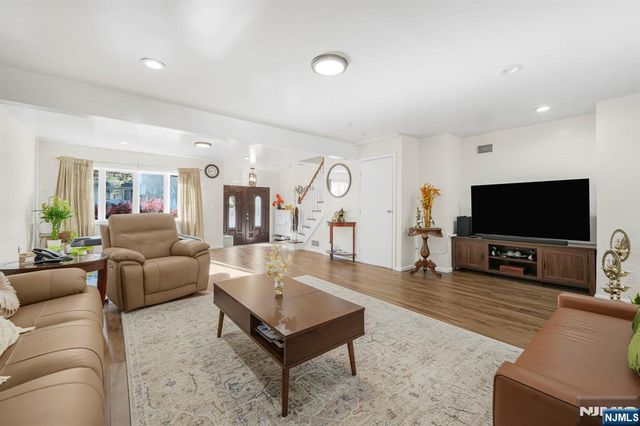 405 Burnet Place, Paramus, NJ 07652