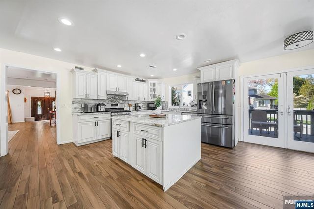 405 Burnet Place, Paramus, NJ 07652