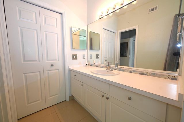 5110 NORTHRIDGE ROAD 202, Sarasota, FL 34238