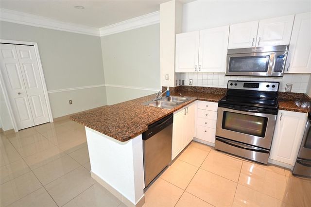 5110 NORTHRIDGE ROAD 202, Sarasota, FL 34238