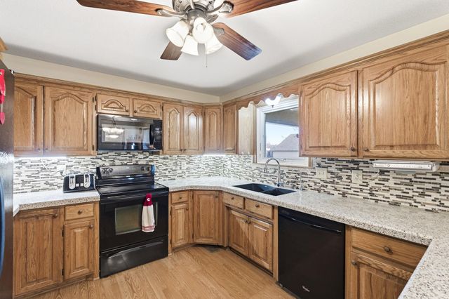 9905 W Westlawn Cir, Wichita, KS 67212