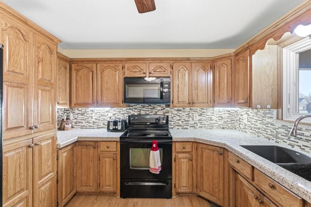 9905 W Westlawn Cir, Wichita, KS 67212