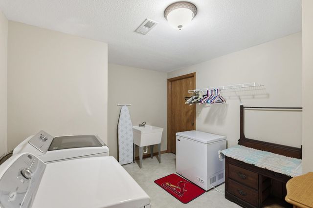 9905 W Westlawn Cir, Wichita, KS 67212