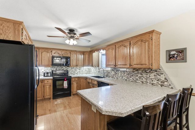 9905 W Westlawn Cir, Wichita, KS 67212