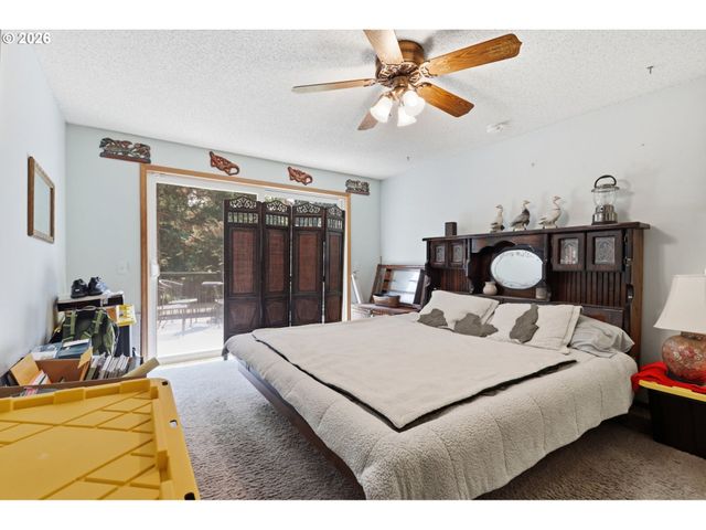 19720 S HINKLE Rd, Oregon City, OR 97045