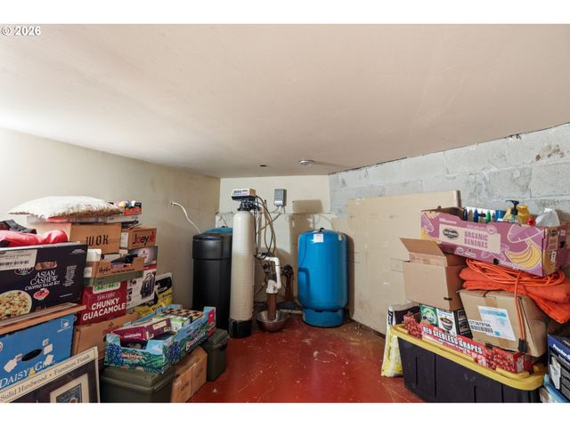 19720 S HINKLE Rd, Oregon City, OR 97045