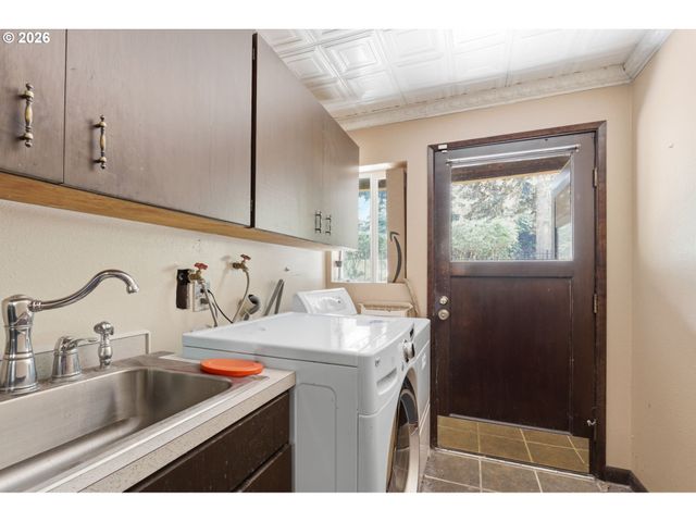 19720 S HINKLE Rd, Oregon City, OR 97045