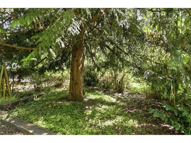 19720 S HINKLE Rd, Oregon City, OR 97045