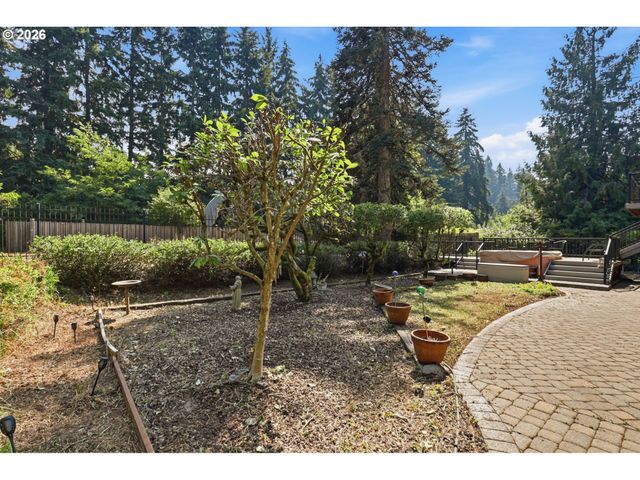 19720 S HINKLE Rd, Oregon City, OR 97045