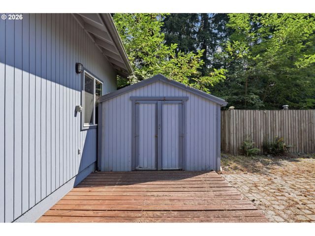 19720 S HINKLE Rd, Oregon City, OR 97045